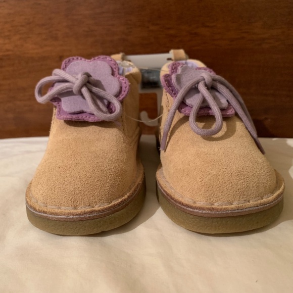 Baby Gap Suede Desert Boot with Purple Flowers Size 11 - Picture 4 of 11